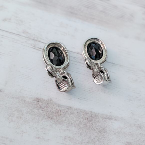 Vintage Monet Clip On Earrings Stunning Silver Tone, Black & Clear Gems - Picture 5 of 6